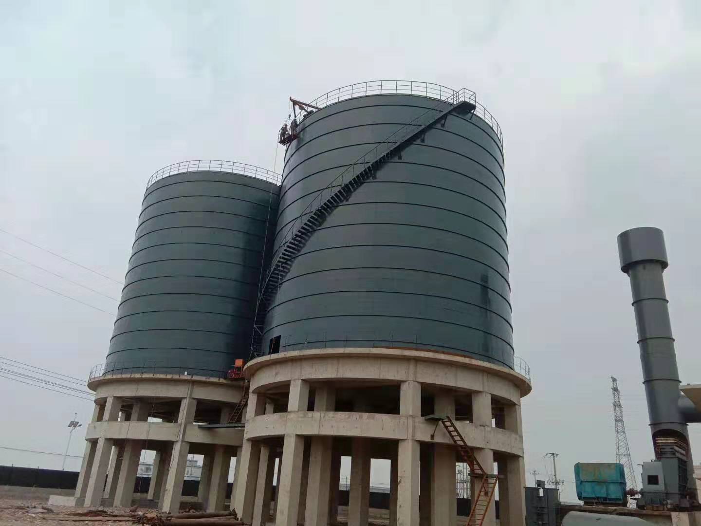 唐山兩座5000噸底框結(jié)構(gòu)高架焊接礦粉鋼板庫順利交工