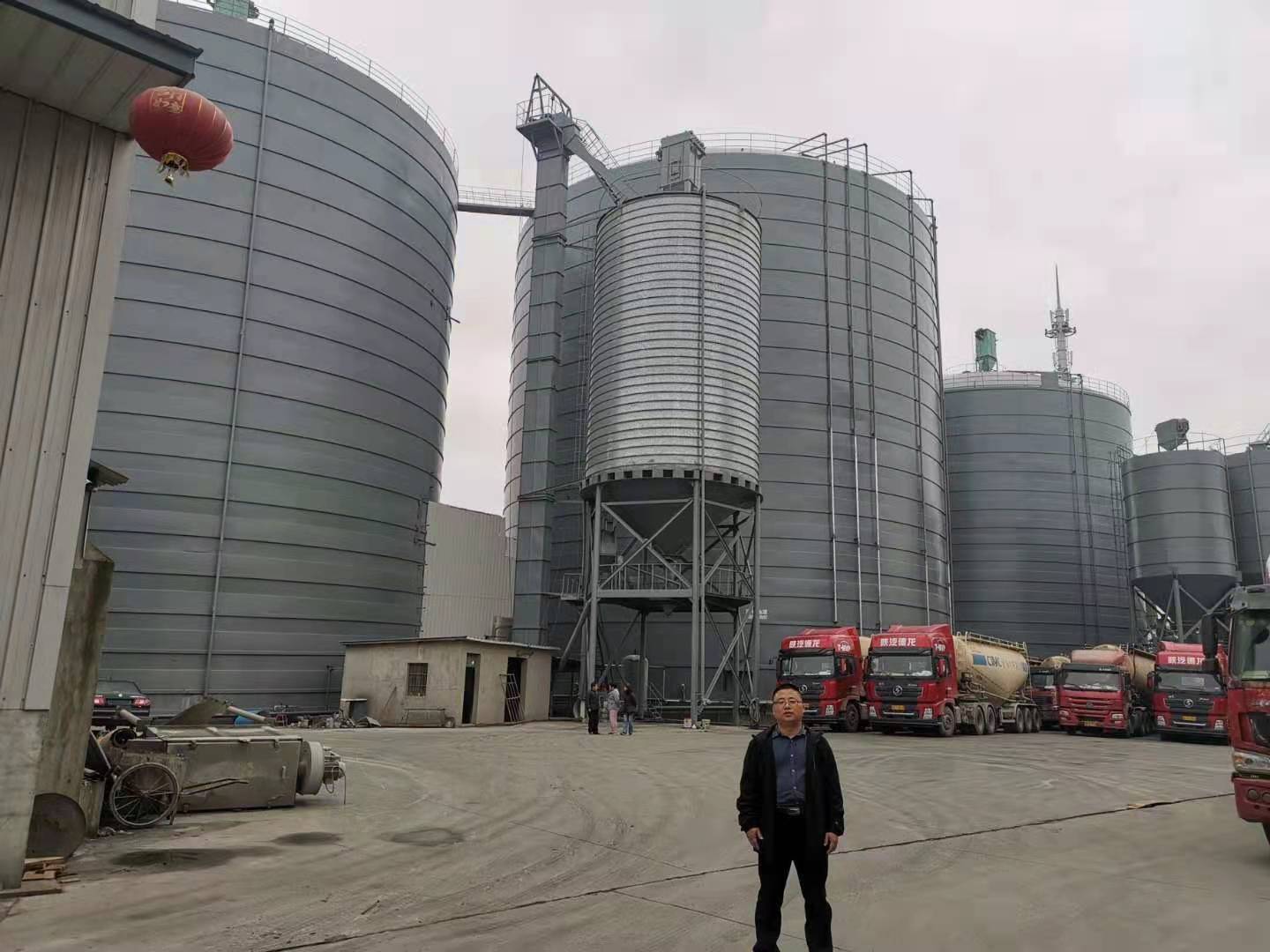 上海寶山三座2萬噸落地式平底板焊接式粉煤灰儲存鋼板庫